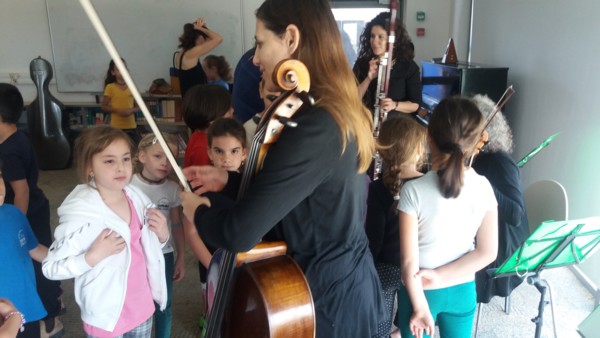 לגעת במוזיקה